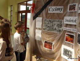 Szkoły uczciły pamięć ofiar sobotniej katastrofy