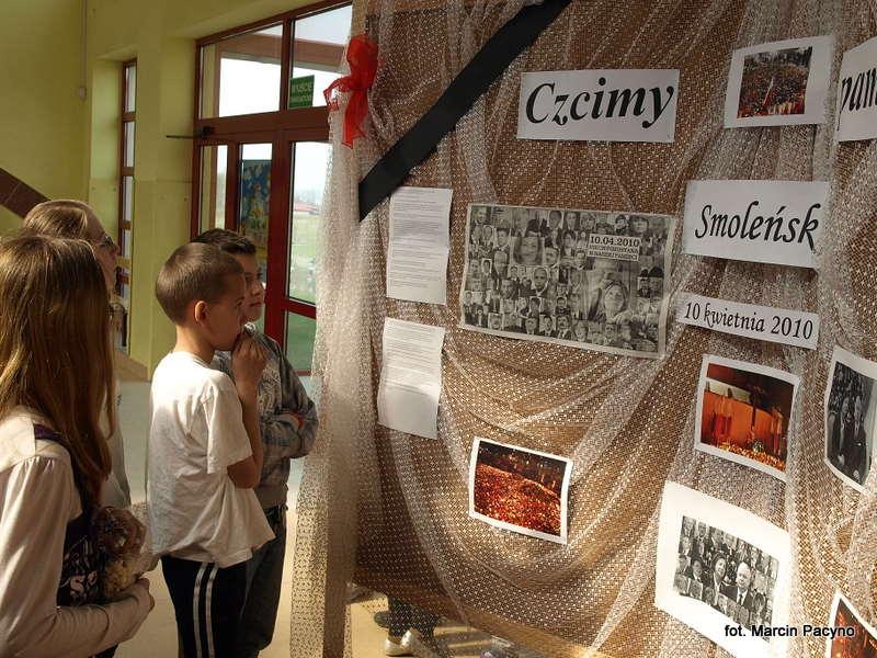Szkoły uczciły pamięć ofiar sobotniej katastrofy