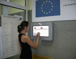 Infokiosk w chojnickiej komendzie policji