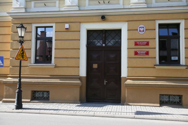 Czy w charzykowskiej dyskotece młody chłopak został zmuszony do striptizu? 