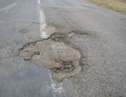 Pozimowe łatanie dziur na drodze Chojnice &ndash; Bytów