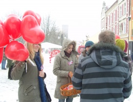 Młodzież zbiera na rzecz chorych rówieśników