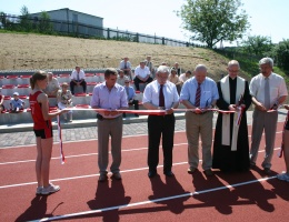W Skorzewie otwarto nowe boisko i bieżnię lekkoatletyczną