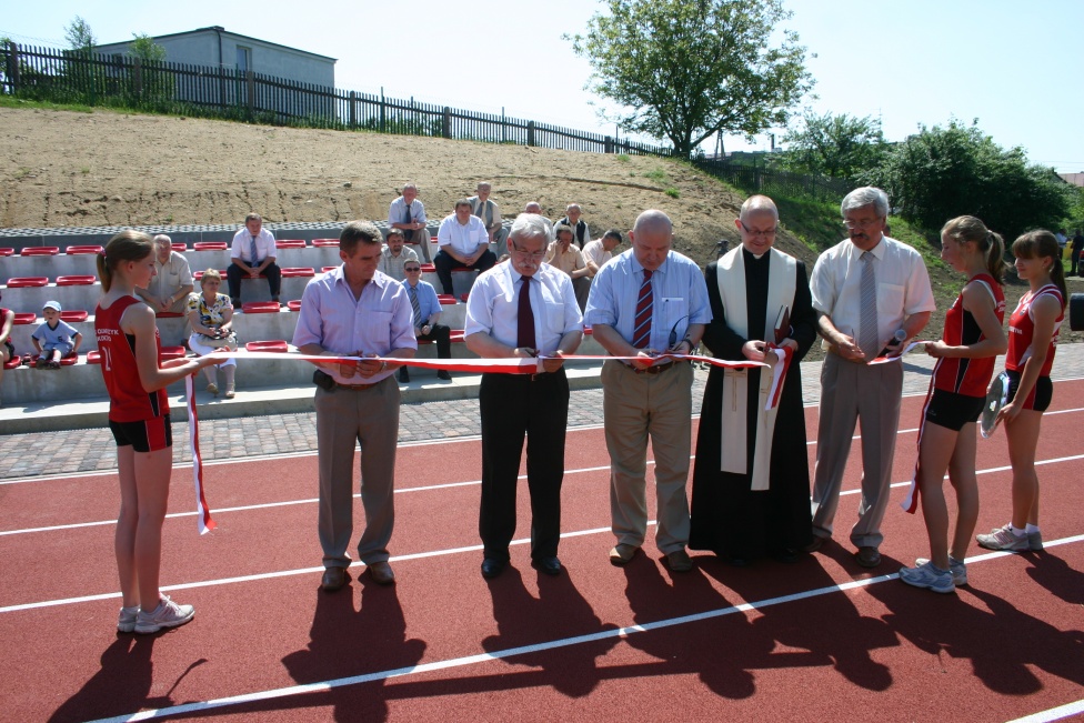 W Skorzewie otwarto nowe boisko i bieżnię lekkoatletyczną