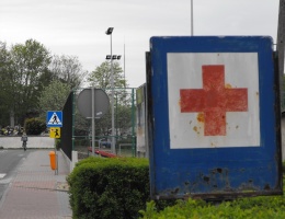 Lekarze powinni wrócić do szkół podstawowych i gimnazjów