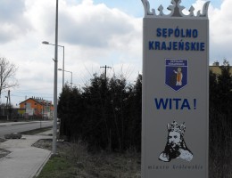 Pierwsze &bdquo;witacze&rdquo; przy drogach w Sępólnie
