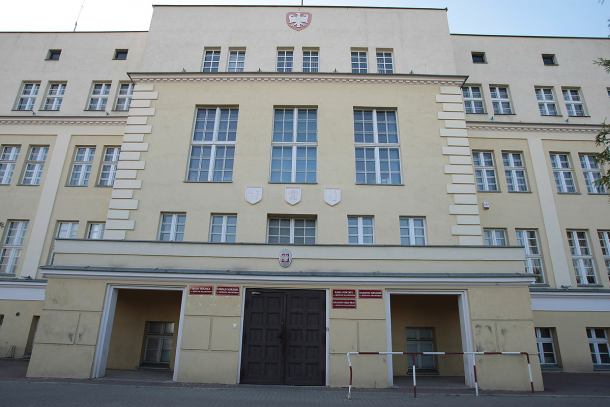 Kontrowersje wokół orła na budynku sępoleńskiego Urzędu Miejskiego