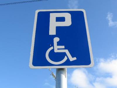 Zwolnienia z opłat za parkowanie dla niepełnosprawnych w centrum Chojnic nie w każdym przypadku