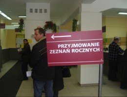 Rosną kolejki w urzędach skarbowych
